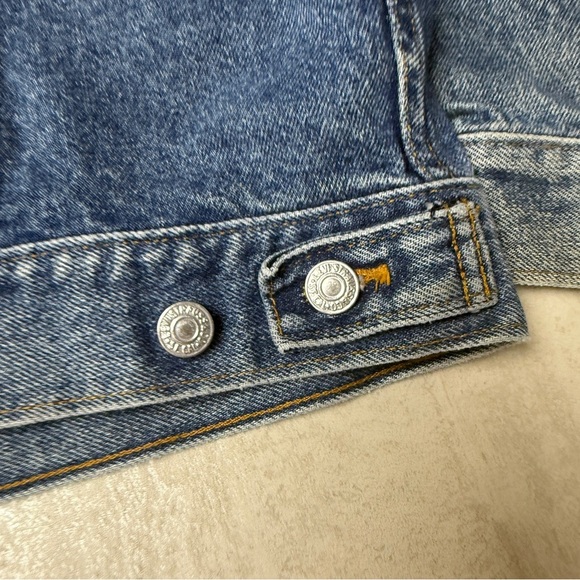 Levi's jean jacket - Picture 9 of 9
